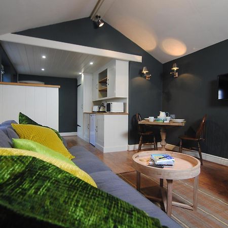 Courtyard Cottages Lymington, 2 Adults Only 外观 照片