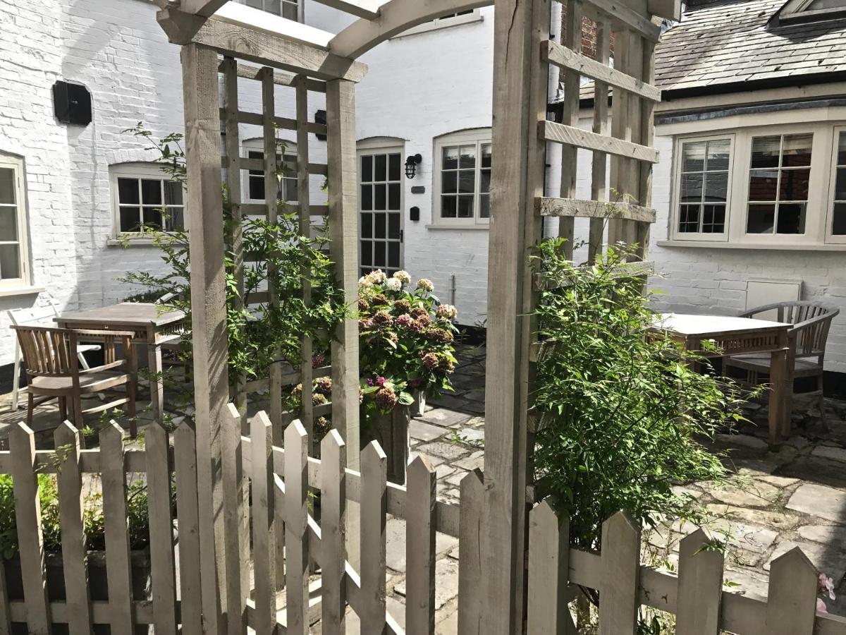 Courtyard Cottages Lymington, 2 Adults Only 外观 照片