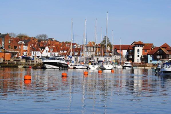Courtyard Cottages Lymington, 2 Adults Only 外观 照片