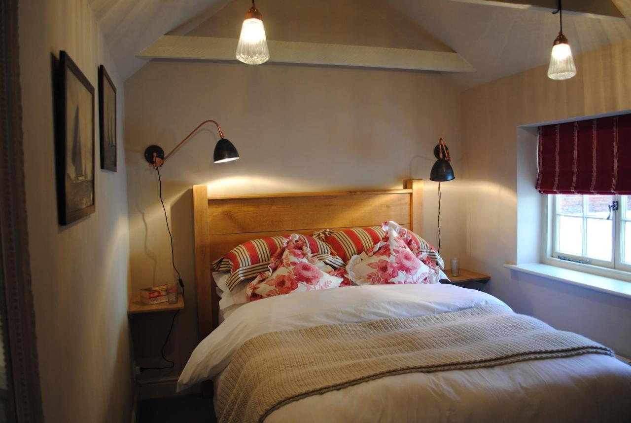 Courtyard Cottages Lymington, 2 Adults Only 外观 照片